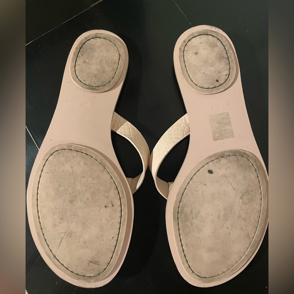 Tory Burch soft pink leather flip flops. Size 8. - Picture 6 of 6